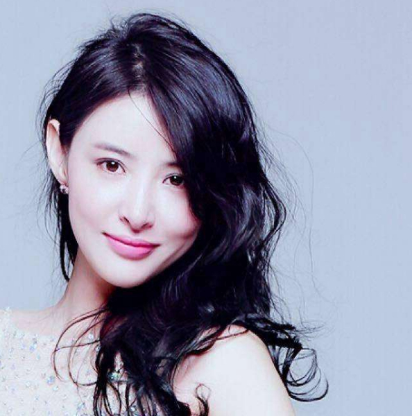 汪曼熙父亲汪峰梅开三度两任继母视我为亲生生母让我忧愁