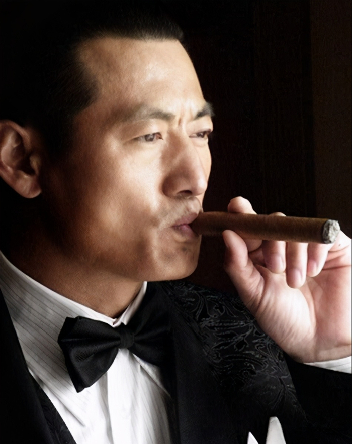 实力硬汉人气不火,转行导演的范雨林,妻子胜过初恋