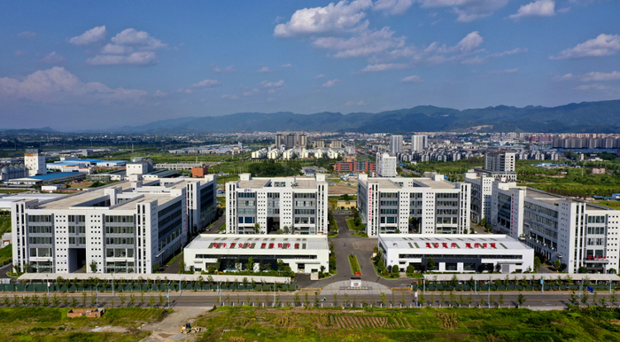 ▲重庆“两群”地区首个高新区——重庆梁平高新产业技术开发区。熊伟 摄