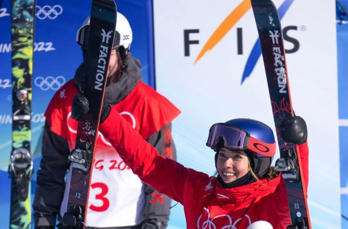 ▲谷爱凌赛后欢呼庆祝。图/新华社