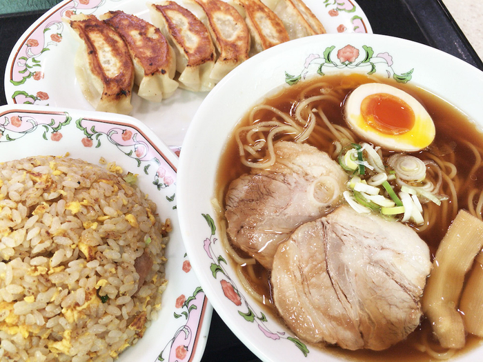 在日本，饺子通常作为配菜，而不是主食。