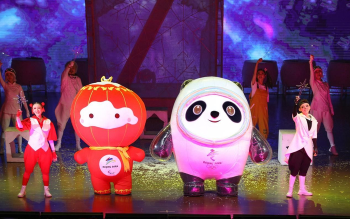 儿童音乐剧《冰墩墩雪容融之冰雪梦》剧照，北京演艺集团供图。
