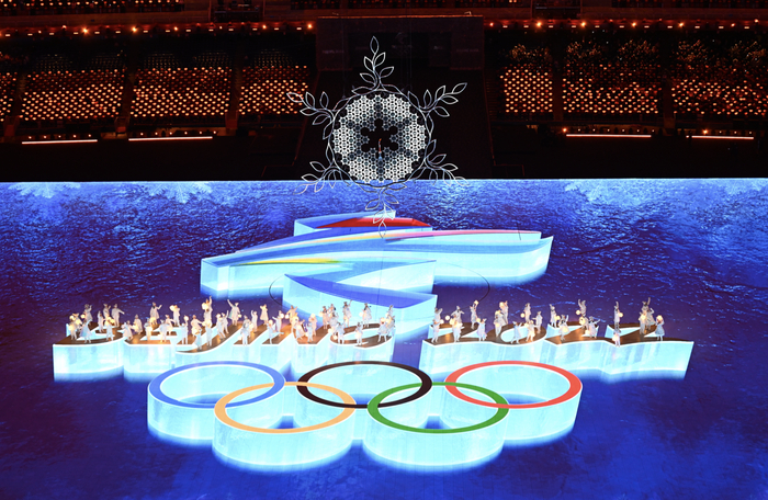 闭幕式上几十名小演员瞬间“点亮”全场。图/新京报记者 陶冉