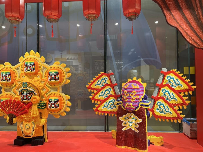 川剧变脸模型。21世纪经济报道记者曹恩惠摄