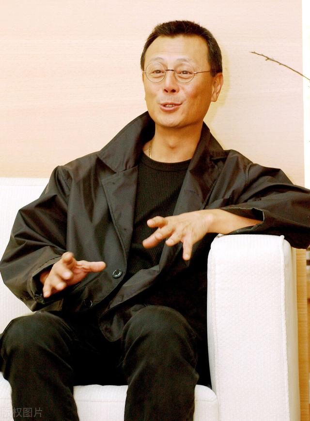 刘德凯的妻子王景平原本也是台湾电视圈有名的"配音皇后",一次偶然的