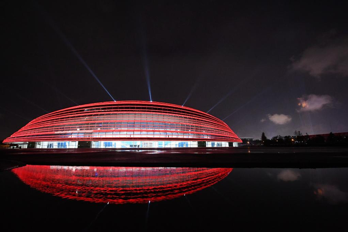 这是2021年7月1日拍摄的北京国家速滑馆夜景。新华社记者 张晨霖 摄