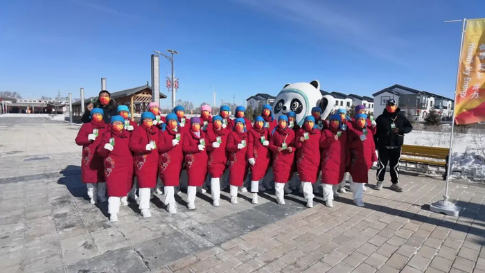▲2月3日，参加北京冬奥会火炬传递表演的玉狗梁瑜伽表演队。受访者供图