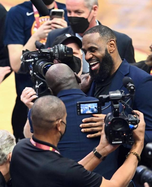 詹皇晒全明星与飞人同框瞬间,"mj和lj",五个小时超130万人点赞__财经