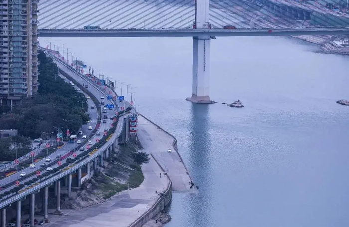 俯瞰嘉陵江和沙滨路 冯剑 摄