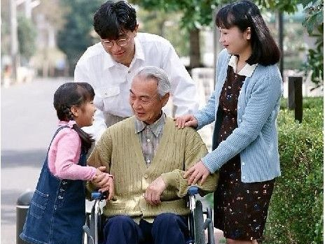父亲先于祖父去世，孙辈有义务和叔伯平摊赡养费吗？