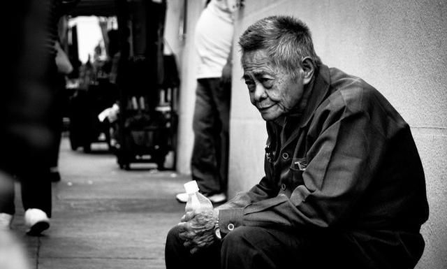 父亲先于祖父去世，孙辈有义务和叔伯平摊赡养费吗？