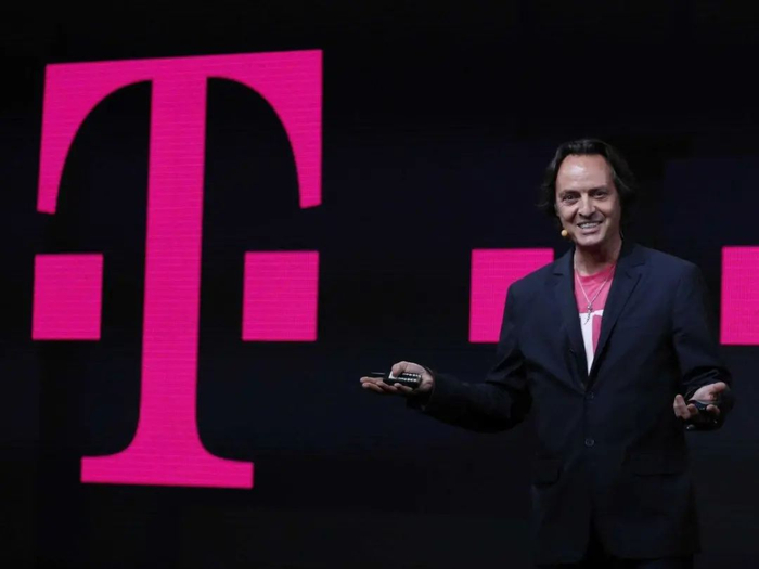（John Legere）
