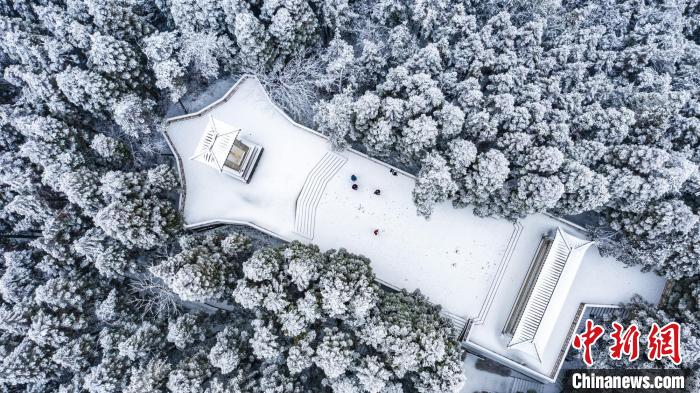 航拍井冈山黄洋界景区白雪皑皑。　李小明 摄