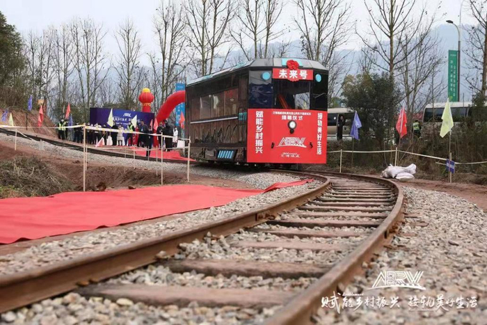 ▲“未来号”缓缓驶来