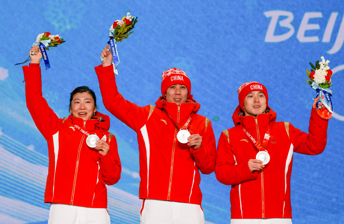 中国空中技巧队夺混合团体银牌