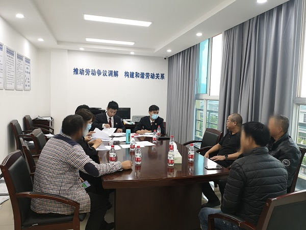 　　绍兴市柯桥区检察院会同街道办与务工人员沟通