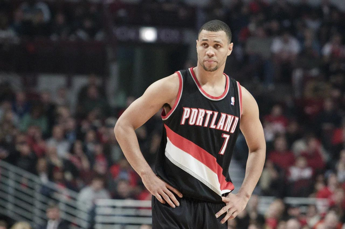 生涯仅6个赛季，却征服一众球星！“黄曼巴”布兰登-罗伊去哪了|NBA|开拓者|球队|比赛|高中_新浪体育_新浪新闻