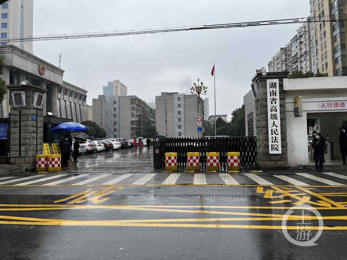 ▲2月18日，持续近20年的岳麓山庄公司与三木公司、三兆公司合同纠纷案在湖南省高院二审开庭审理。摄影/上游新闻记者萧鹏