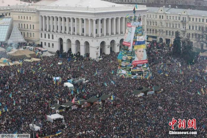 资料图：2013年年底，乌克兰爆发反政府示威，大量示威者在基辅独立广场聚集。