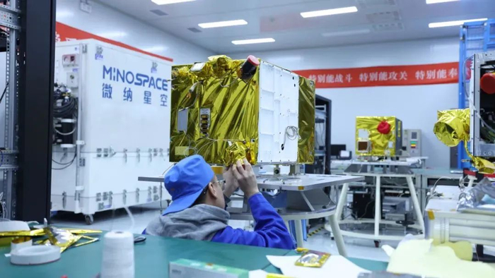▲微纳星空科研人员工作中