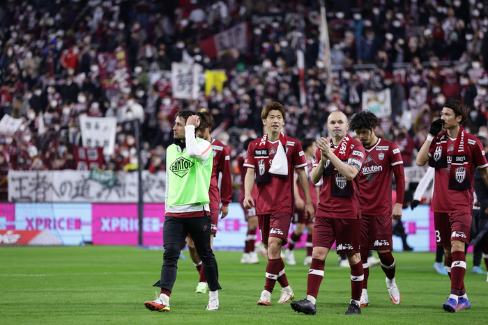 伊涅斯塔已经降薪高达40%。