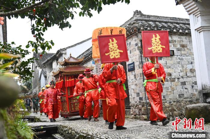 “十里红妆”婚俗是浙东地区特有的传统婚俗 冯珂供图