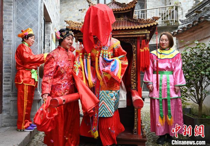 花轿迎娶 冯珂供图冯珂供图