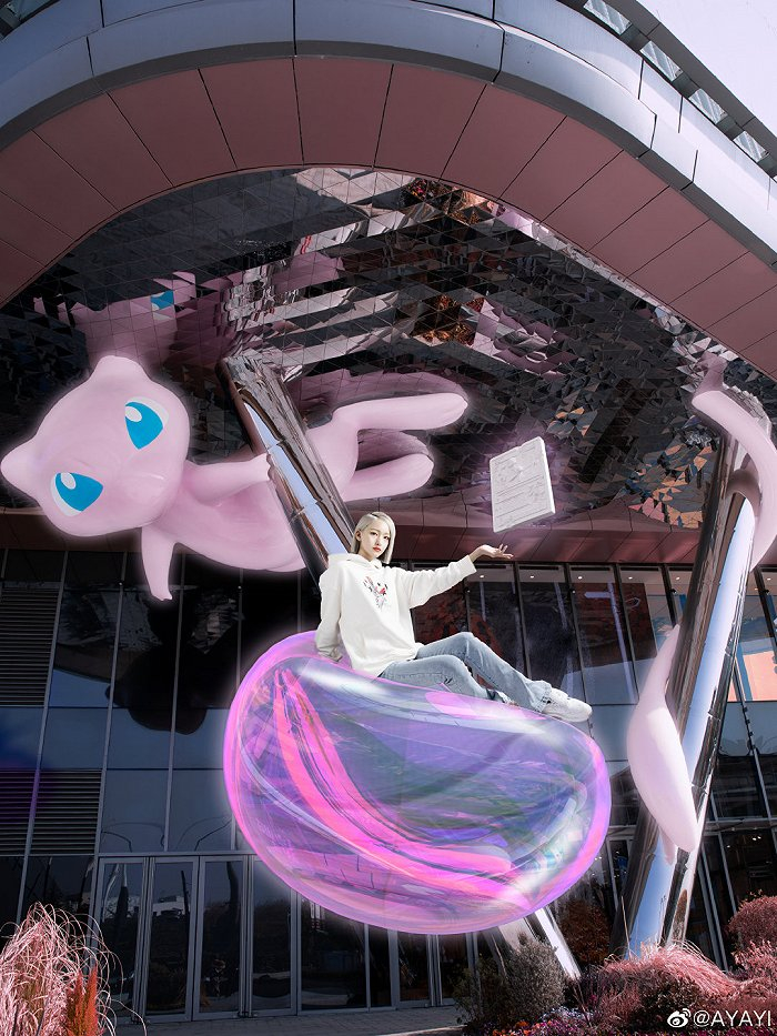 AYAYI为Daniel Arsham限量发售的新作品《结晶的梦幻卡牌》宣传造势