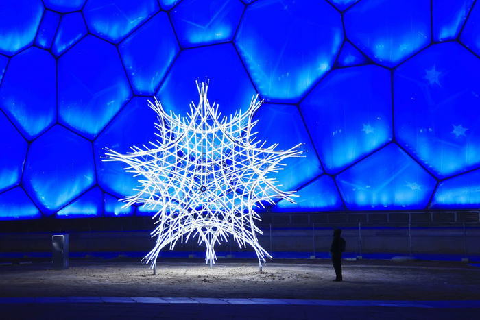 编织立体雪花灯“雪绒星”。