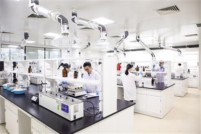 横琴粤澳合作中医药科技产业园已搭建起中医药产学研一体化平台。图为产业园内的实验室。横琴粤澳深度合作区管理委员会 供图