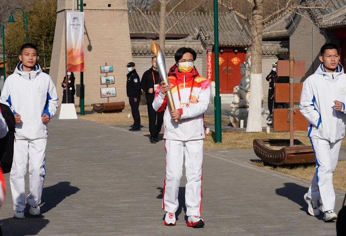 火炬手王超山。新京报记者 王飞 摄