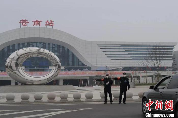 苍南站落实疫情防控 韩宏鹏 摄