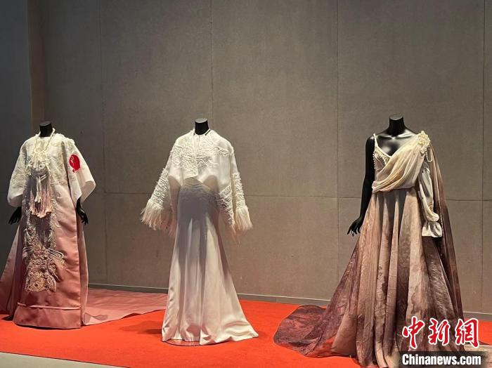 入藏中国丝绸博物馆的作品。　童笑雨 摄