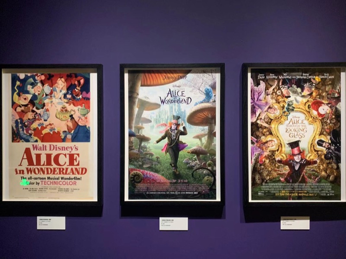 迪士尼关于爱丽丝系列的海报