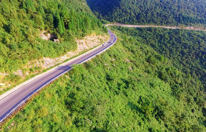 白武路上榜全国“十大最美农村路” 黄河 摄