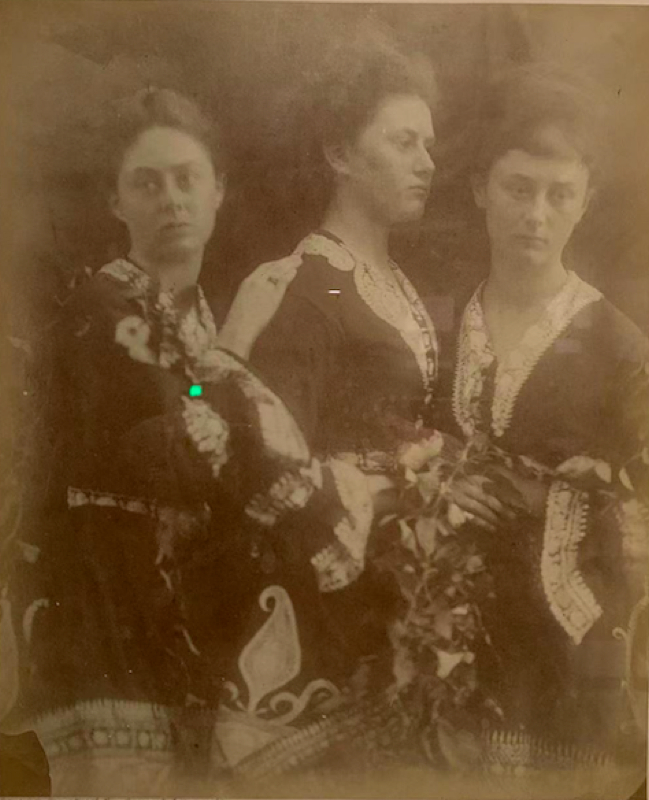 爱丽丝·里德尔与自己的姐妹们