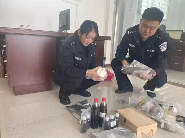 公安机关清点涉案药品