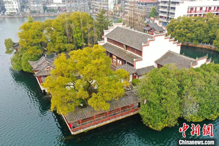 历代名人唐寅、汤显祖、范庆云、徐悲鸿、傅抱石等都曾在此作画、吟诗、著书、雕刻。　刘占昆 摄