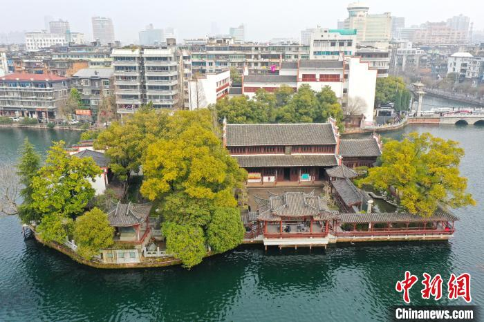 杏花楼是南昌市区内一座历史最悠久的古建筑之一，历经多次修毁，数度易名。　刘占昆 摄