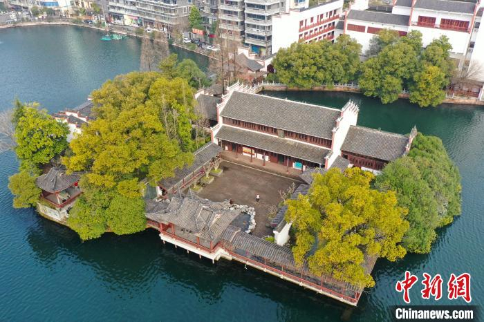 南昌杏花楼自唐宋以来一直是文人雅士遁世养生、吟诗作赋之地。明代宁王朱宸濠据此为娄妃梳妆台。　刘占昆 摄