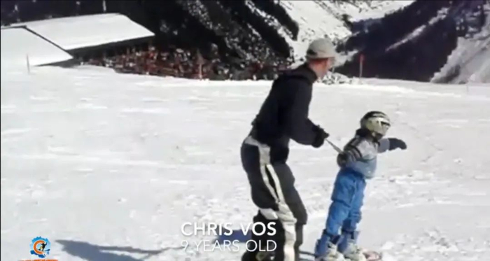9岁时，克里斯·沃斯在家人的帮助下练习单板滑雪。受访者供图