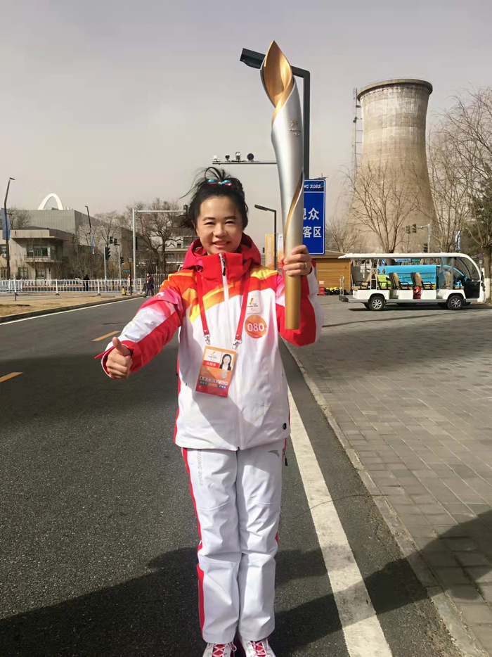周婷参与了北京冬残奥会火炬传递。受访者供图