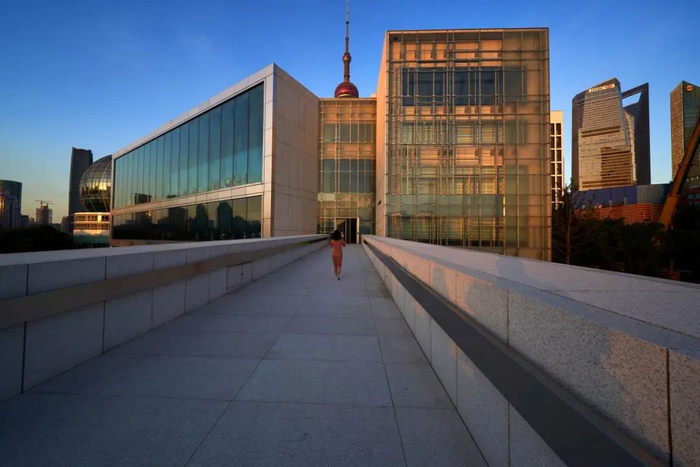 黄昏的美术馆长廊