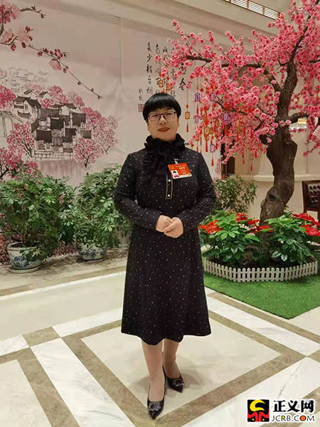 　　全国人大代表、河北省廊坊市第六中学教师何金英