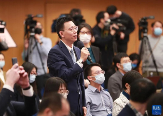 记者提问（图源：新华社）