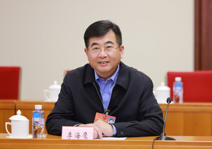 李海鹰代表。&nbsp; &nbsp;欧阳杰 图