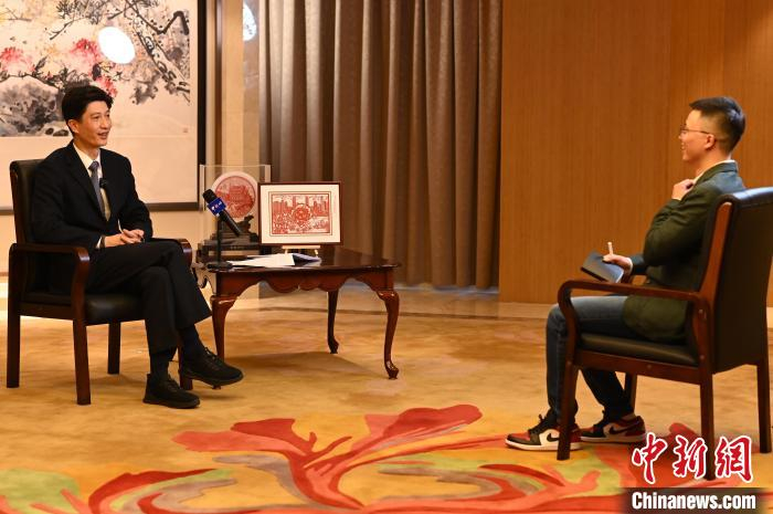 广东省汕头市委书记温湛滨日前接受中新社独家专访。中新社记者  陈楚红摄