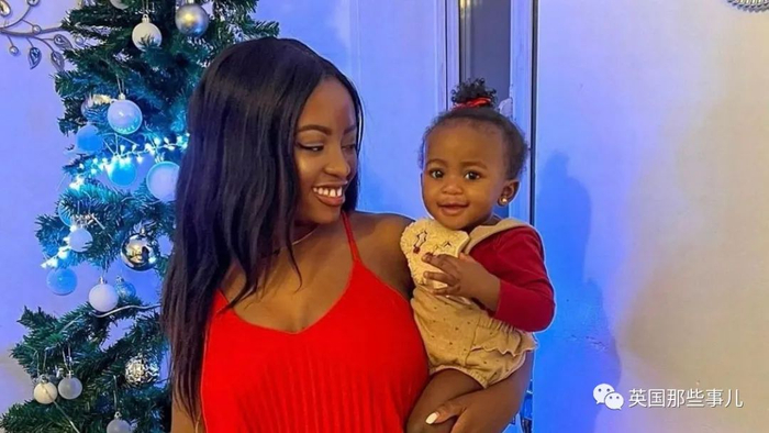 （斯凯和她的女儿）