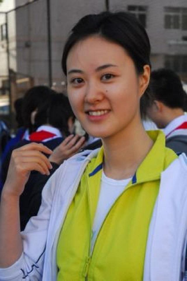 央视主持秦方:播音18年,40岁仍单身,婚姻大事不发愁