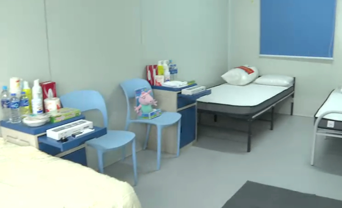 房间内物资逐渐完善